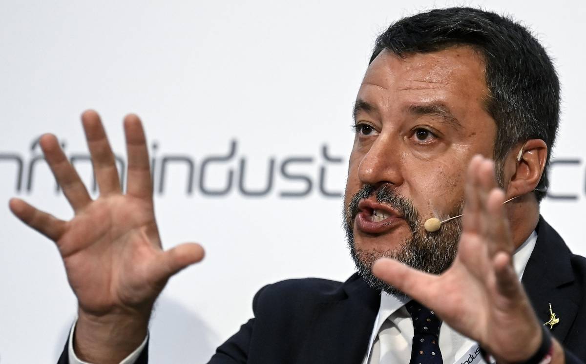 Salvini rilancia la flat tax: "In 5 anni anche per i dipendenti"