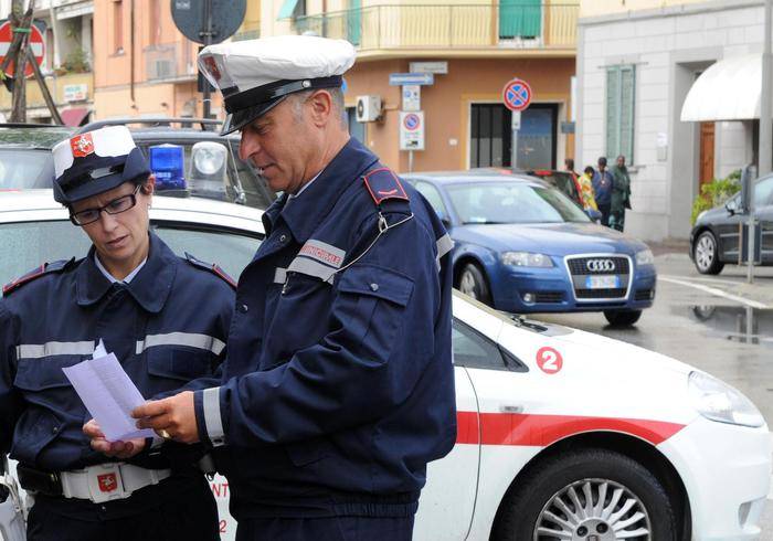 Una volante della polizia municipale di Firenze