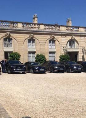 Francia, sotto accusa le auto blu con aria condizionata accesa senza ministri