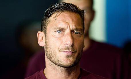 Francesco Totti fugge dal gossip e lascia Roma: "Ecco dov'è andato"