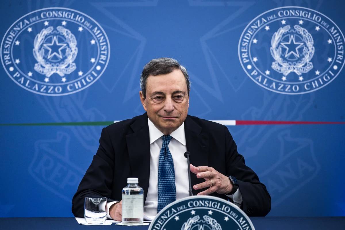 Draghi dà un miliardo all'ex Ilva. Ma il Pd sale sulle barricate