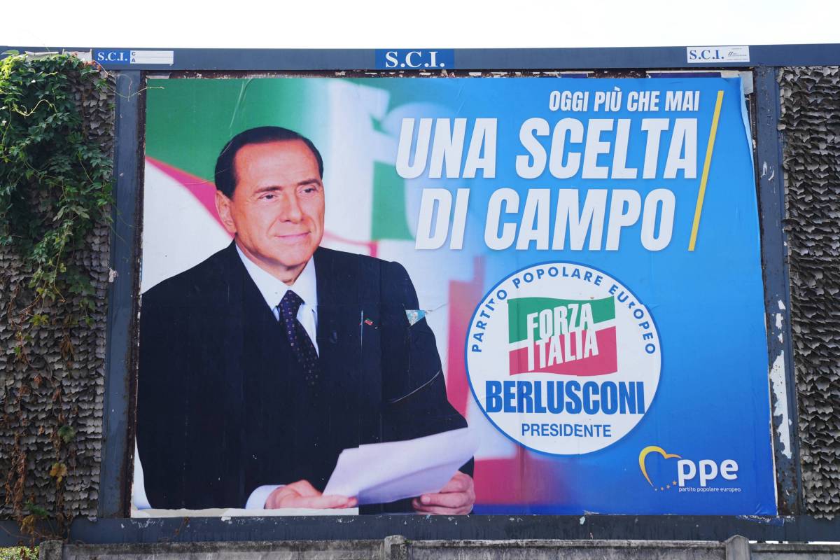 Tradizione e europeismo: Berlusconi presenta il simbolo di Forza Italia
