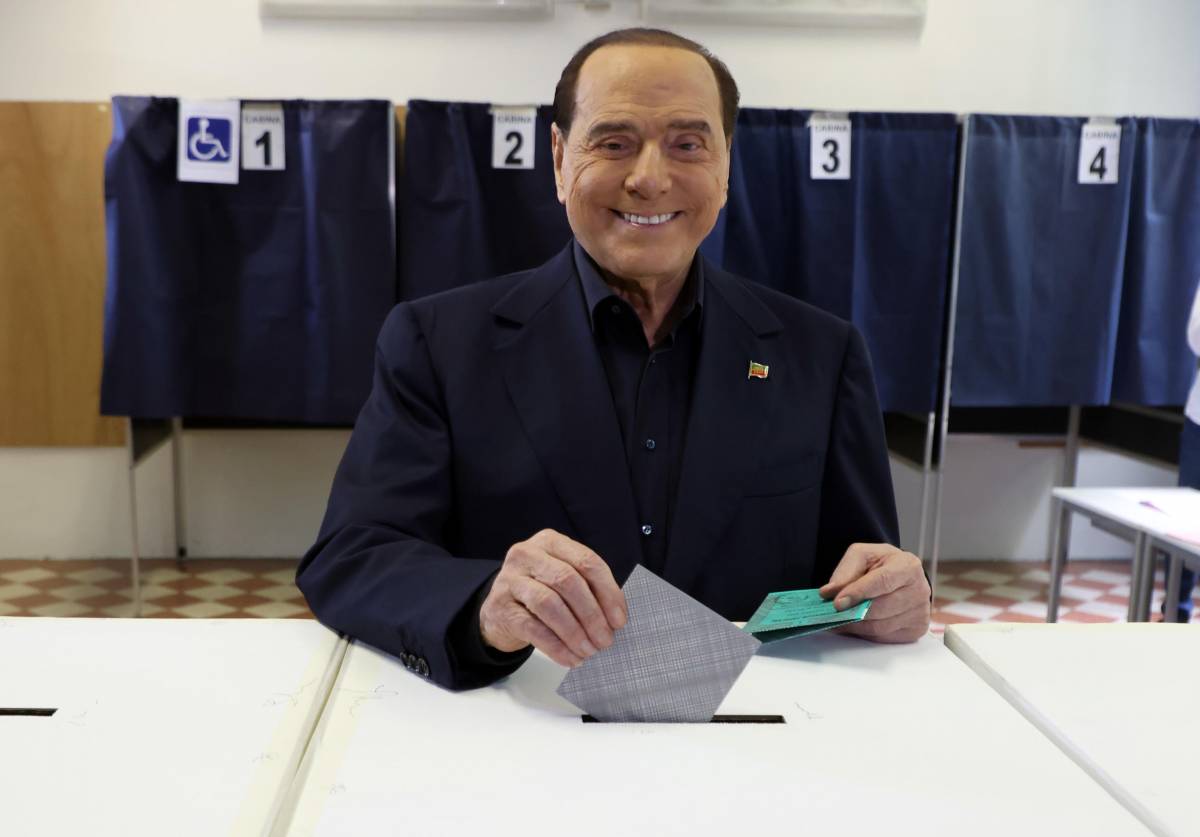 Berlusconi: "Idea stupida credere al sovranismo"