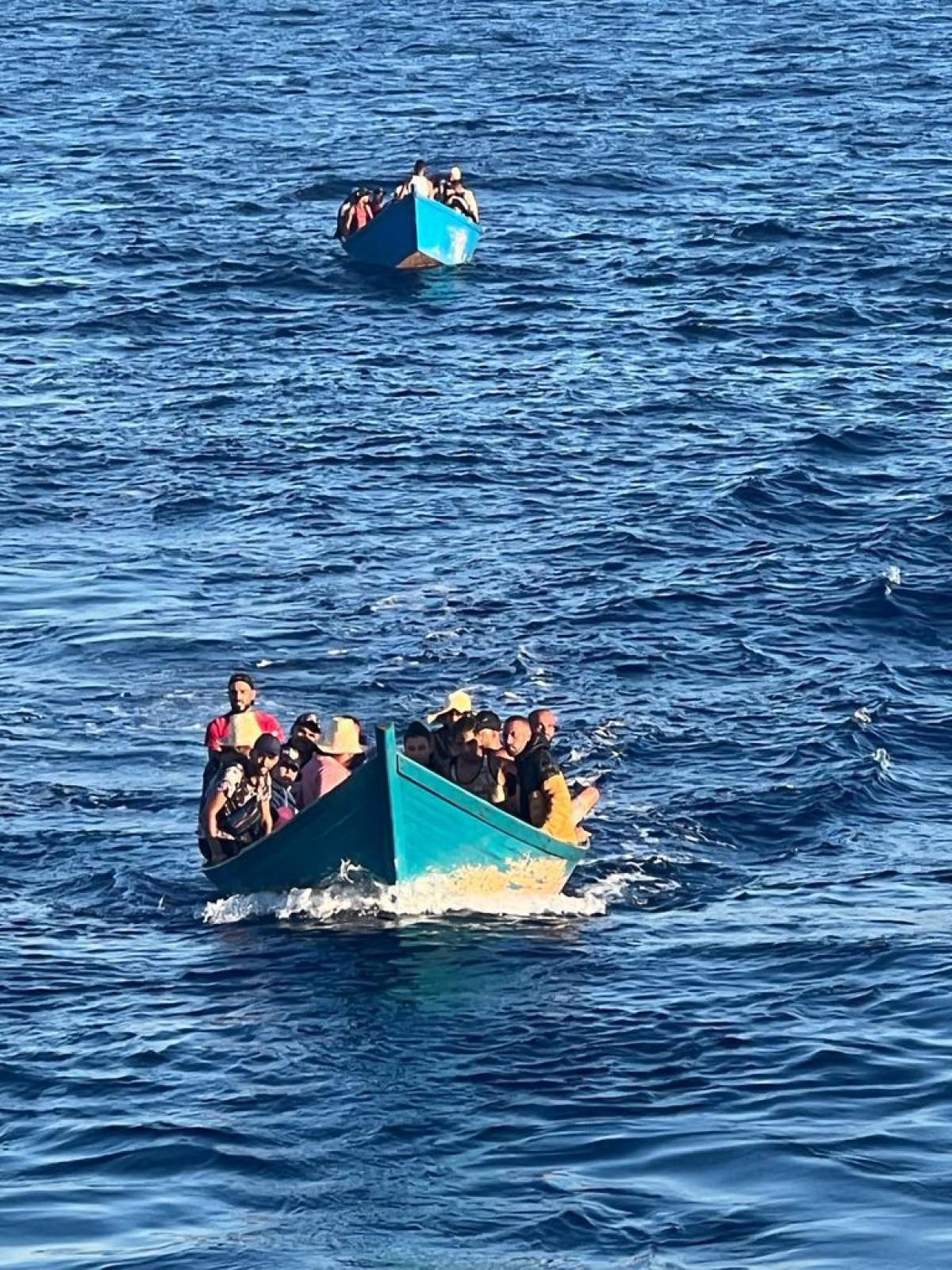 Oltre 700 migranti sbarcati in Italia in 24 ore. Lampedusa di nuovo al limite