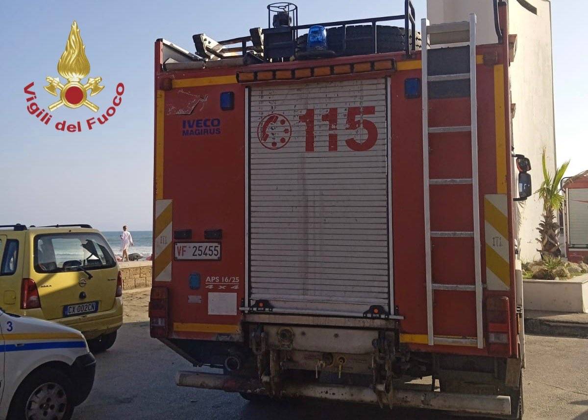 Tragedia in mare, papà e figlio di 6 anni muoiono annegati