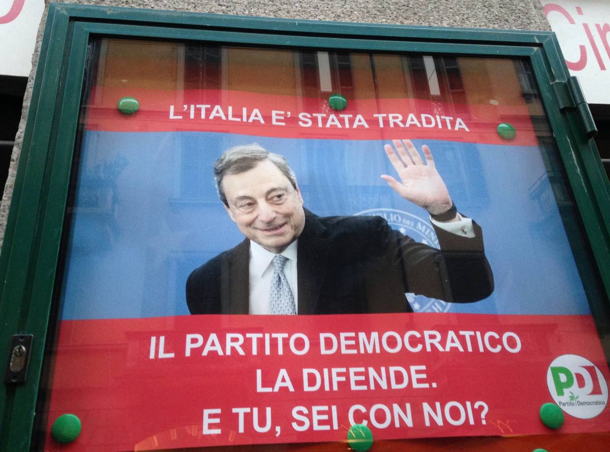 A Milano il Pd "vota" Draghi. Al circolo spunta il volto del premier