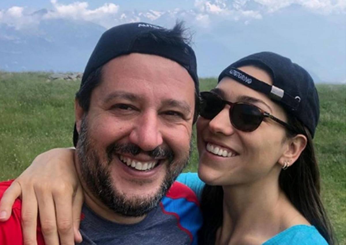 "Divorziato e sta con una ragazzina". Per attaccare Salvini ora offendono la sua famiglia