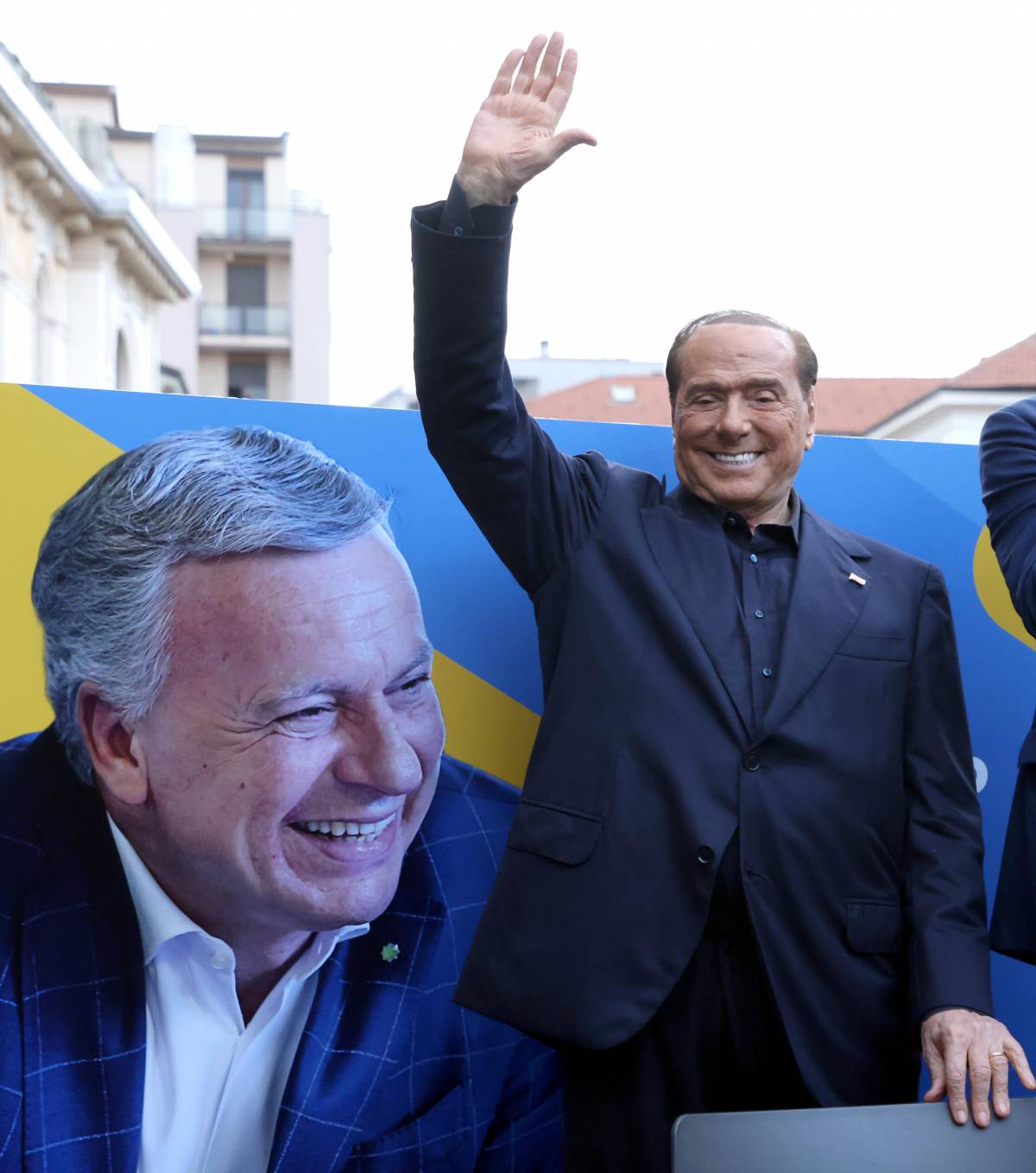 Berlusconi: "Il mio piano su energia e caos rifiuti"