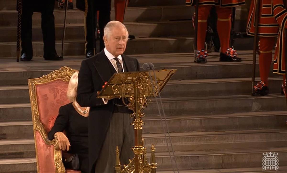 Carlo III a Westminster Hall: “Seguirò l’esempio della Regina”