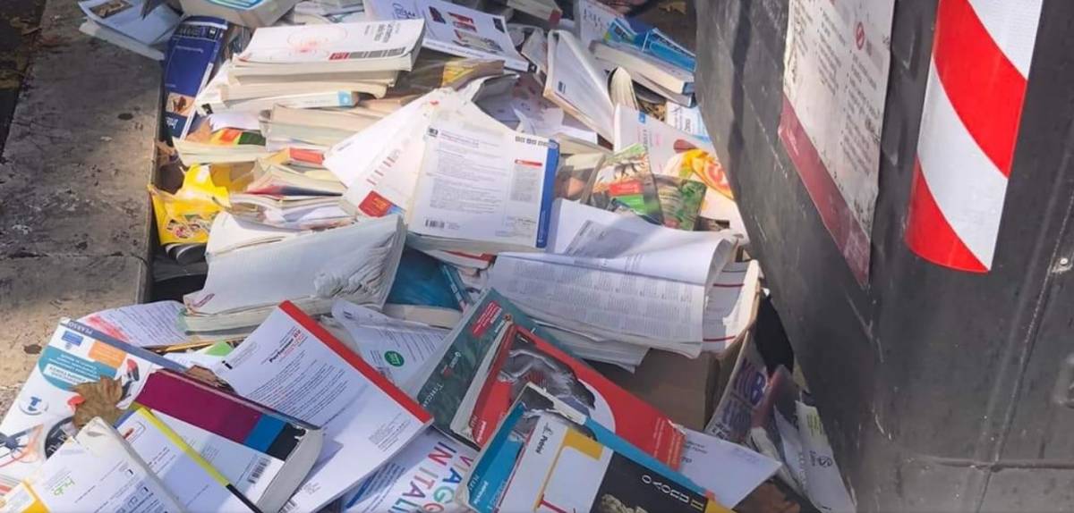 C'è la crisi ma i libri di scuola quasi nuovi finiscono tra i rifiuti