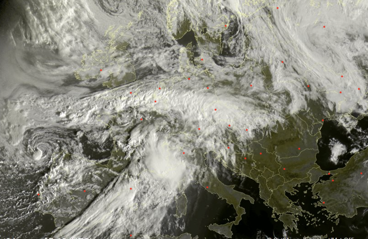 Tracollo termico, fino a 12°C in meno: arriva il freddo e la neve