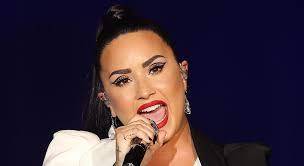 Demi Lovato dice basta ai concerti: "Sarà il mio ultimo tour. Sto male"
