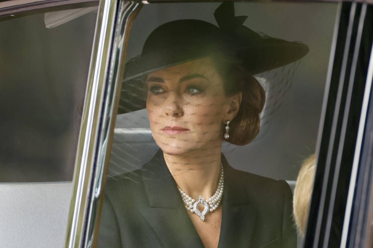 I segnali (nascosti) di Kate e Meghan al funerale della Regina -  ilGiornale.it