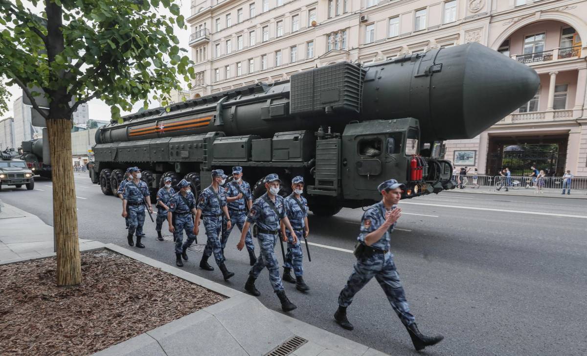 La minaccia di Medvedev: "Pronti a usare il nucleare nelle regioni annesse"