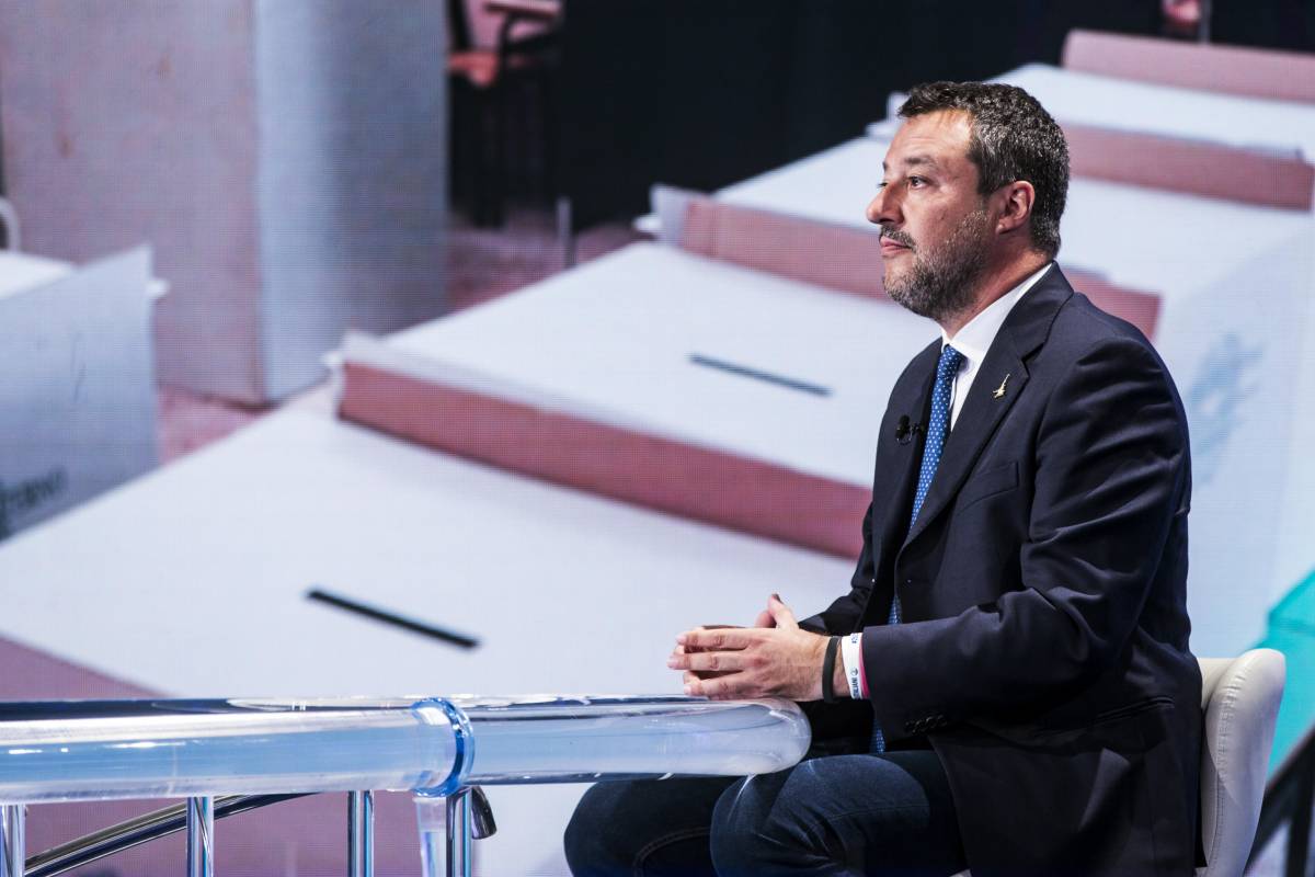 Migranti, Salvini promette il pugno duro: "Se vinco tornano i decreti sicurezza"