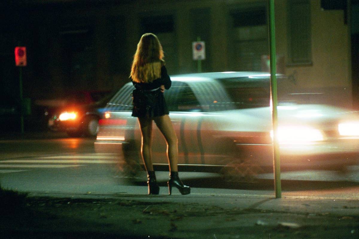 Una prostituta in strada (foto di repertorio)