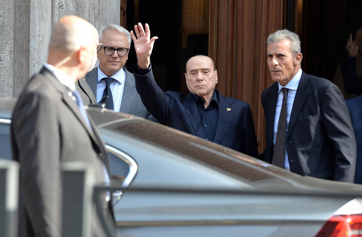 Il ritorno di Berlusconi in Senato dopo nove anni: "Domani in aula per l'inizio della legislatura"
