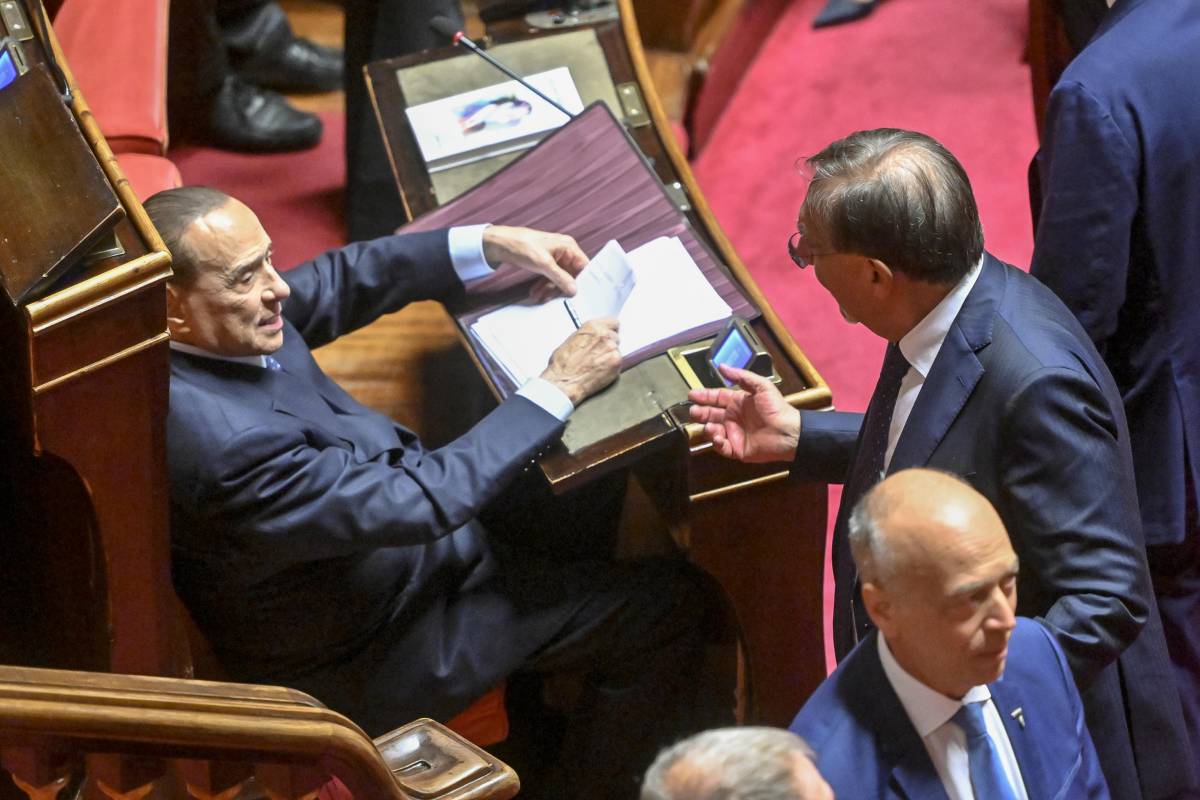 Senato, le tensioni, poi l'elezione di La Russa. Berlusconi: "Leale collaborazione"