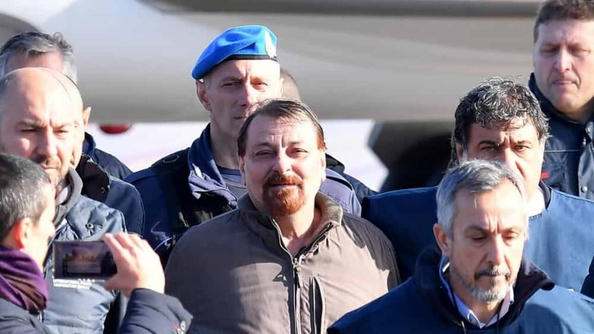 L'arresto dell'ex terrorista Cesare Battisti