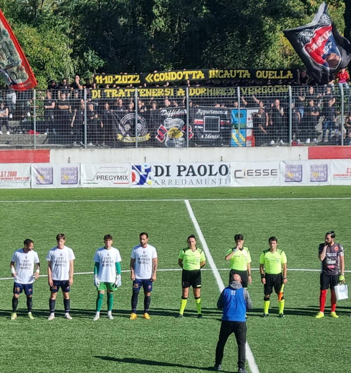 L'Aquila, la squadra di calcio protesta contro la sentenza choc sul sisma