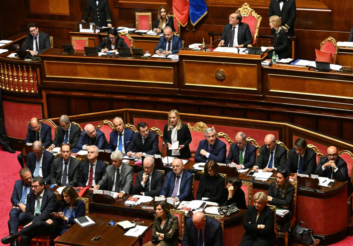 Dall'energia al taglio delle tasse, al Senato la Meloni tira dritto: "Liberiamo l'Italia"