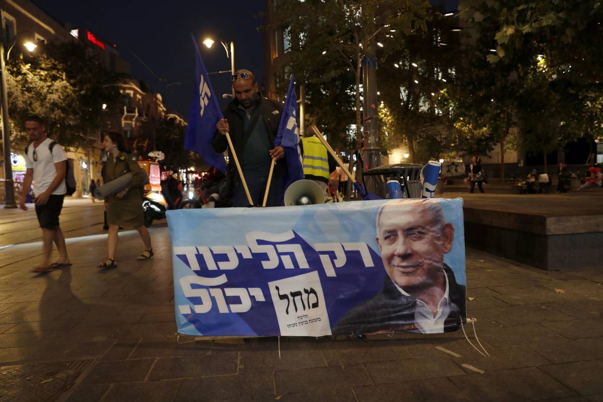 Israele torna al voto: è la quinta volta in 43 mesi. Lapid vuole archiviare Netanyahu. Che non molla