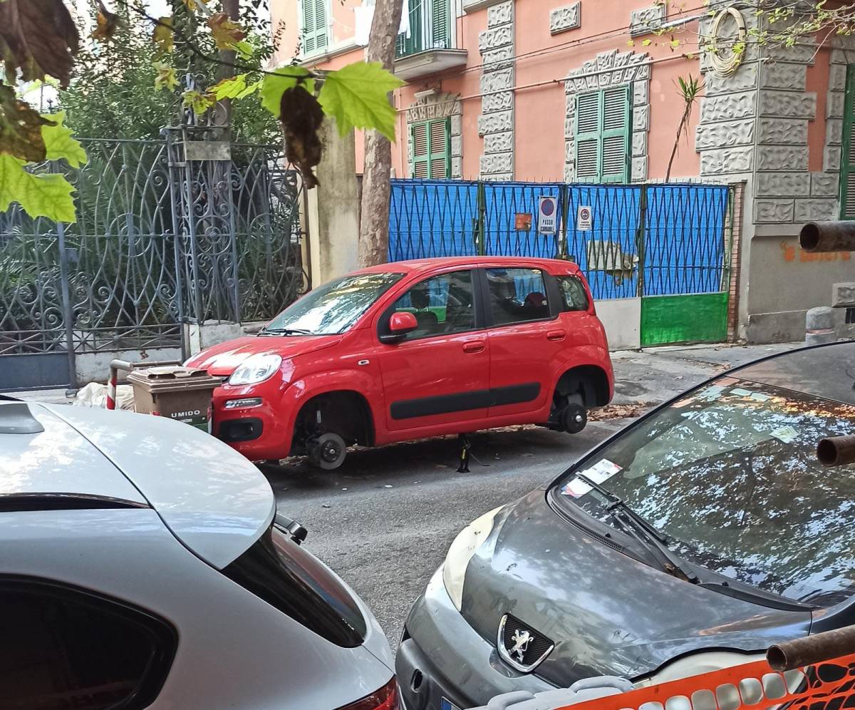 Aumentano i furti di ruote a Napoli e provincia: la denuncia degli automobilisti 
