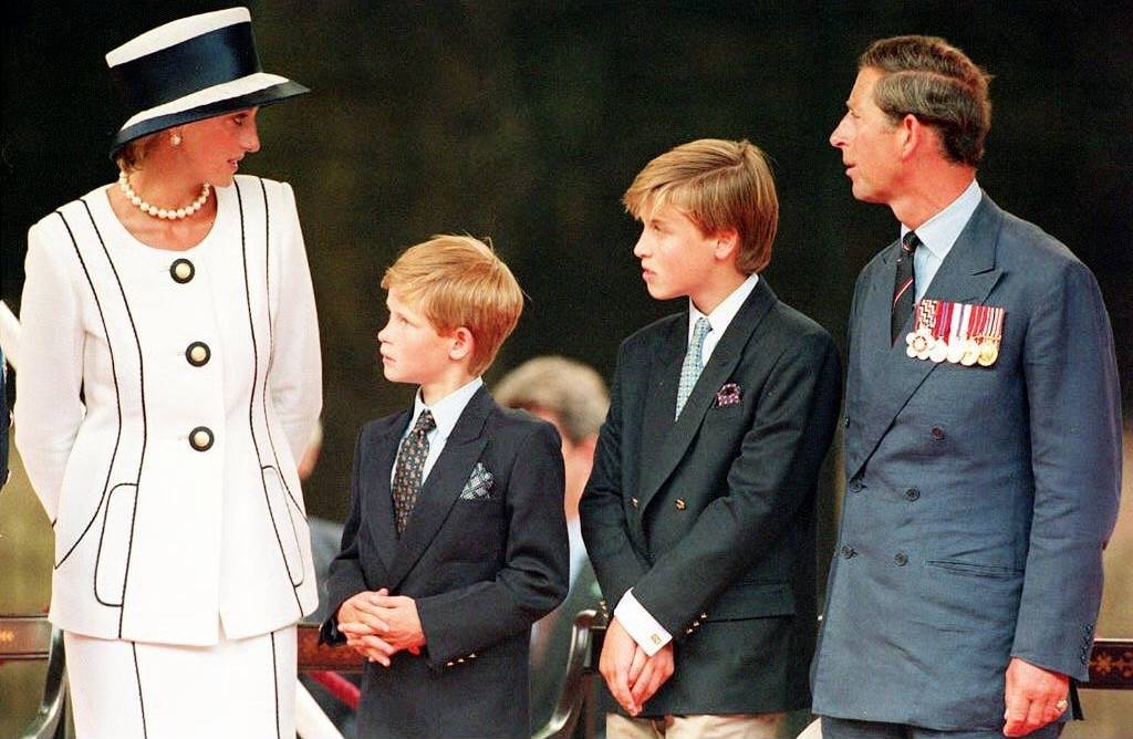 La morte di Diana, i tradimenti di Carlo e l'umiliazione di Elisabetta: cosa c'è di vero in The Crown