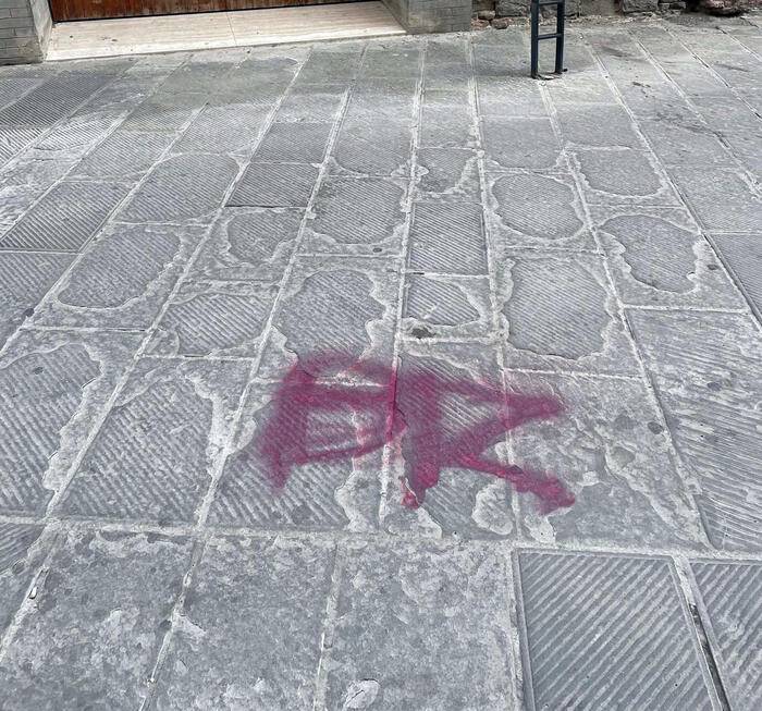 La scritta apparsa a Perugia
