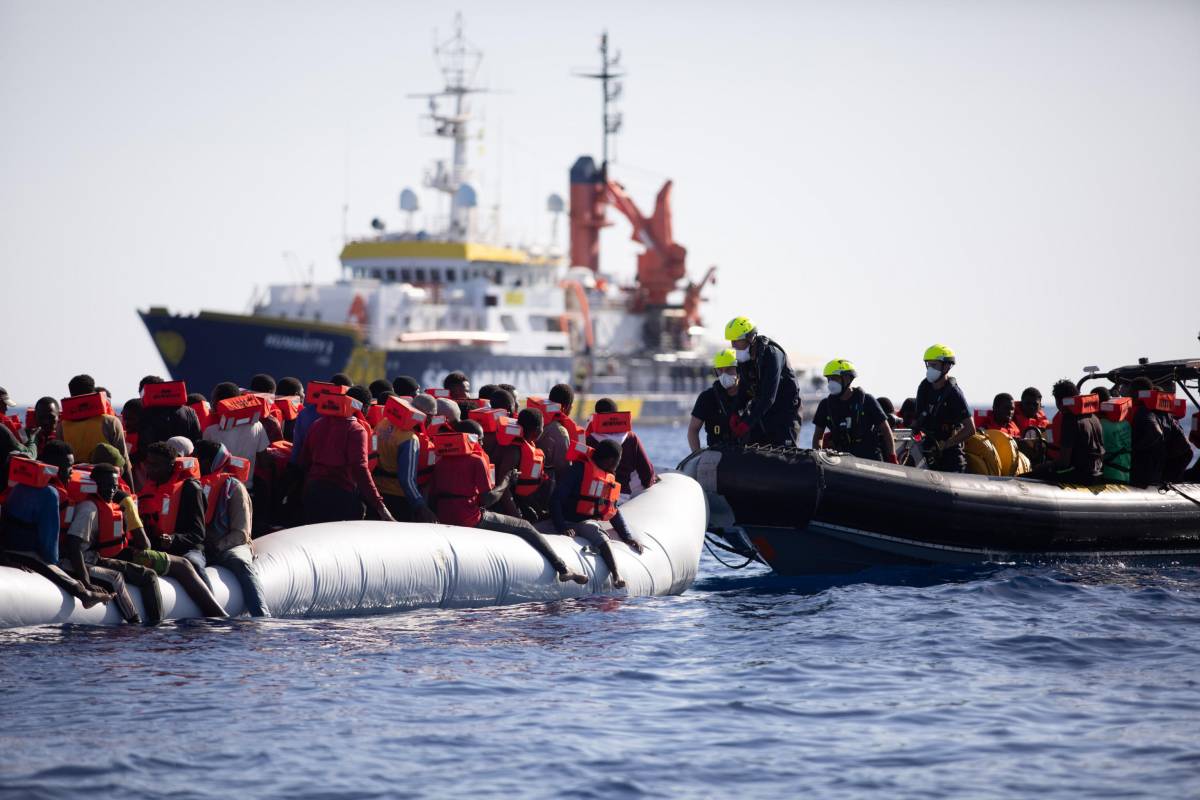 Rischio fregatura sulle Ong, paradosso Soumahoro e l'Iran: quindi, oggi...