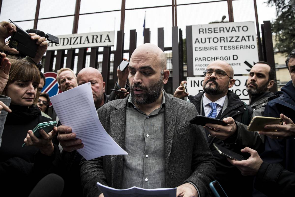 "Salvini ministro della mala vita". Saviano finisce a processo