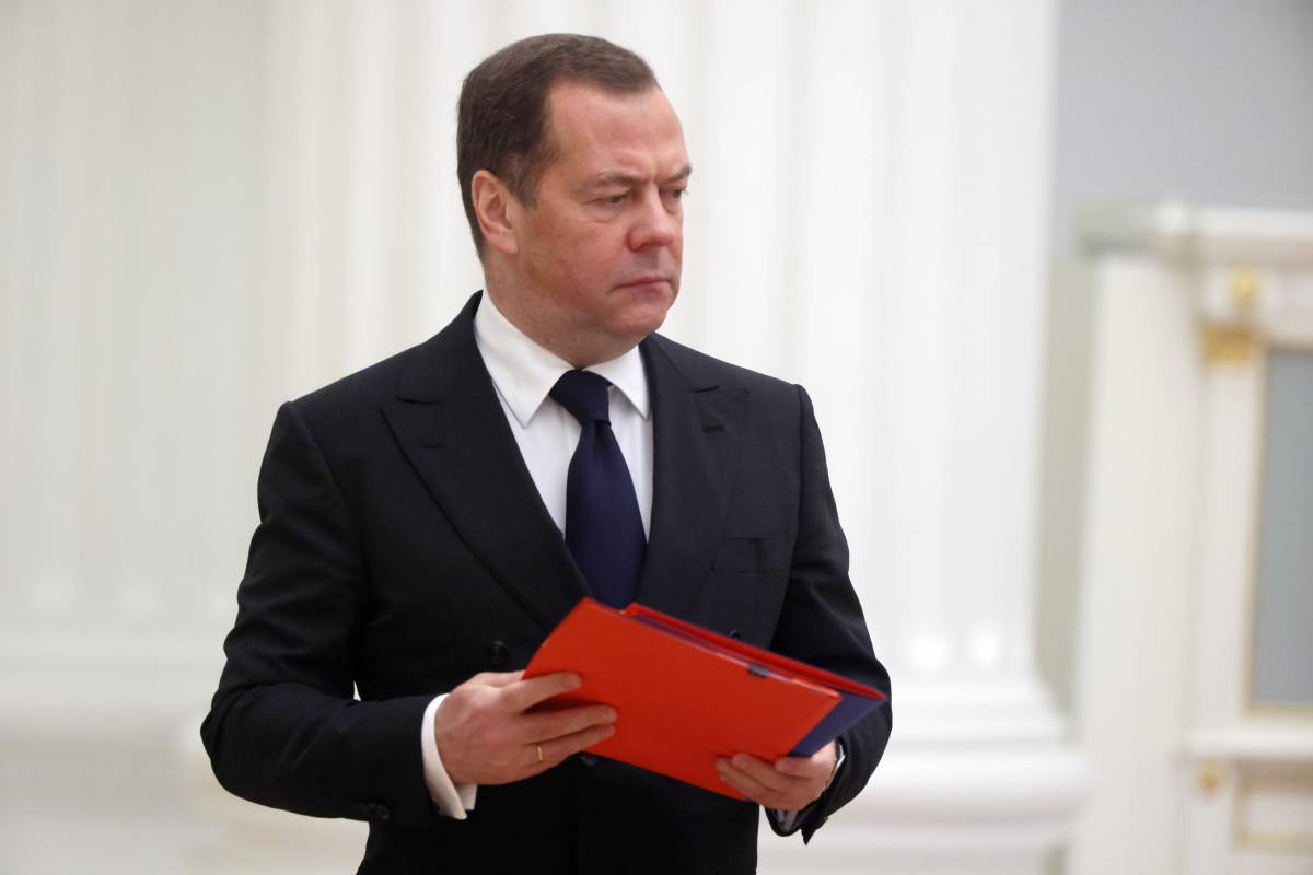  Il messaggio di Medvedev: "Zelensky ha paura di essere ucciso" 