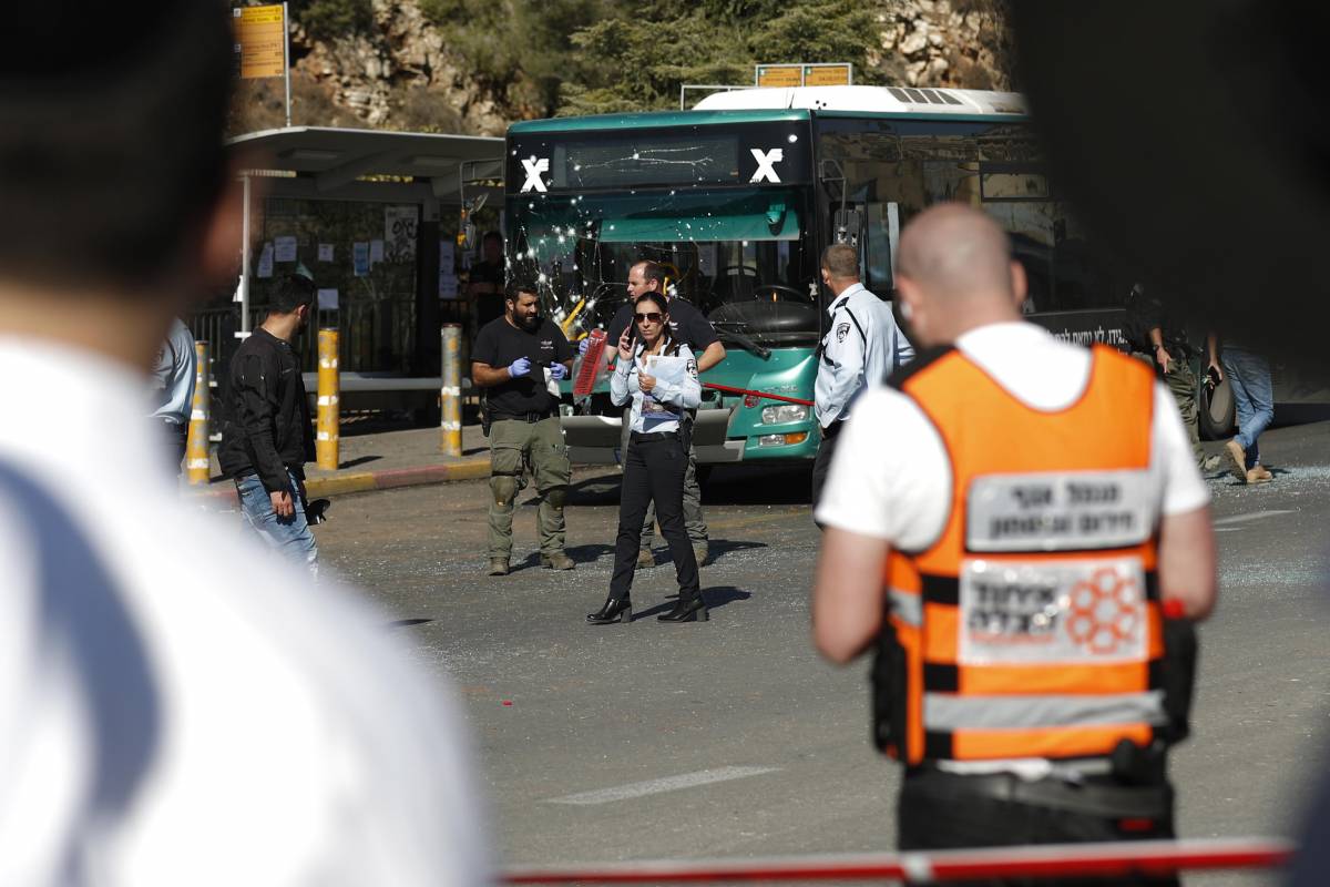 Doppio attentato a Gerusalemme, un morto e almeno 19 feriti 