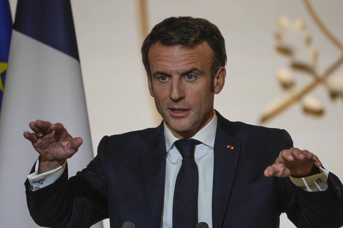 Macron e le ombre sull'Eliseo "Fondi illeciti per le elezioni"