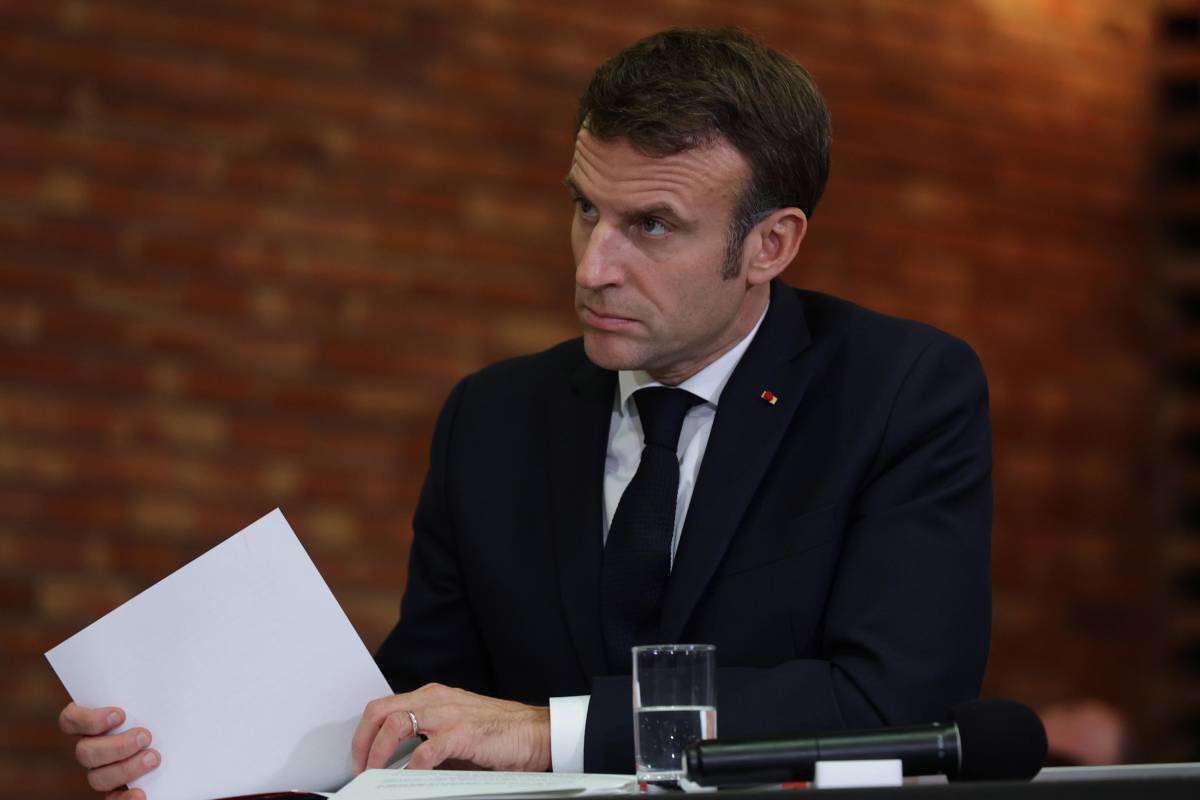La Francia teme il buio. Macron prova a smentire: "Blackout programmati"