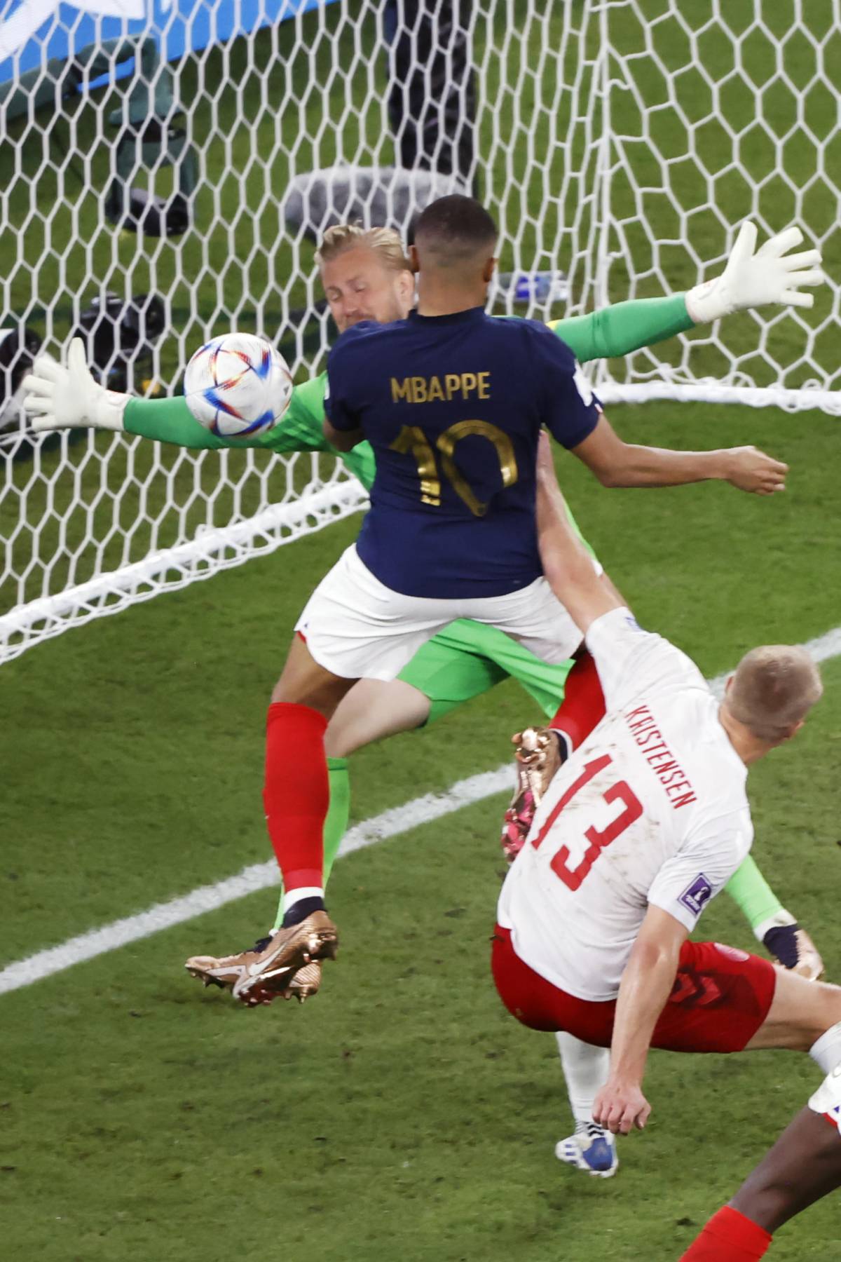 La Francia supera 2-1 la Danimarca: la doppietta di Mbappé lancia i Bleus agli ottavi