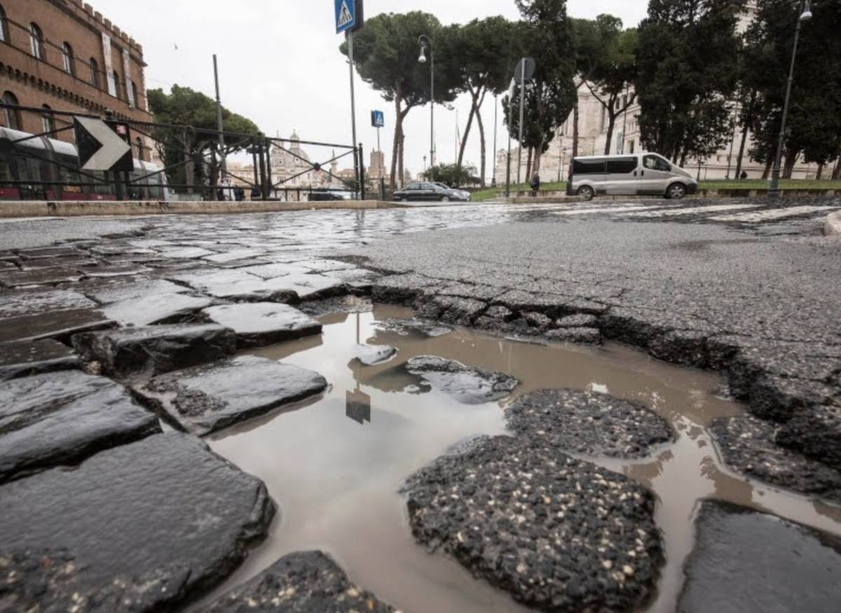 Buche, incidenti e risarcimenti: la maxi inchiesta della Finanza a Roma