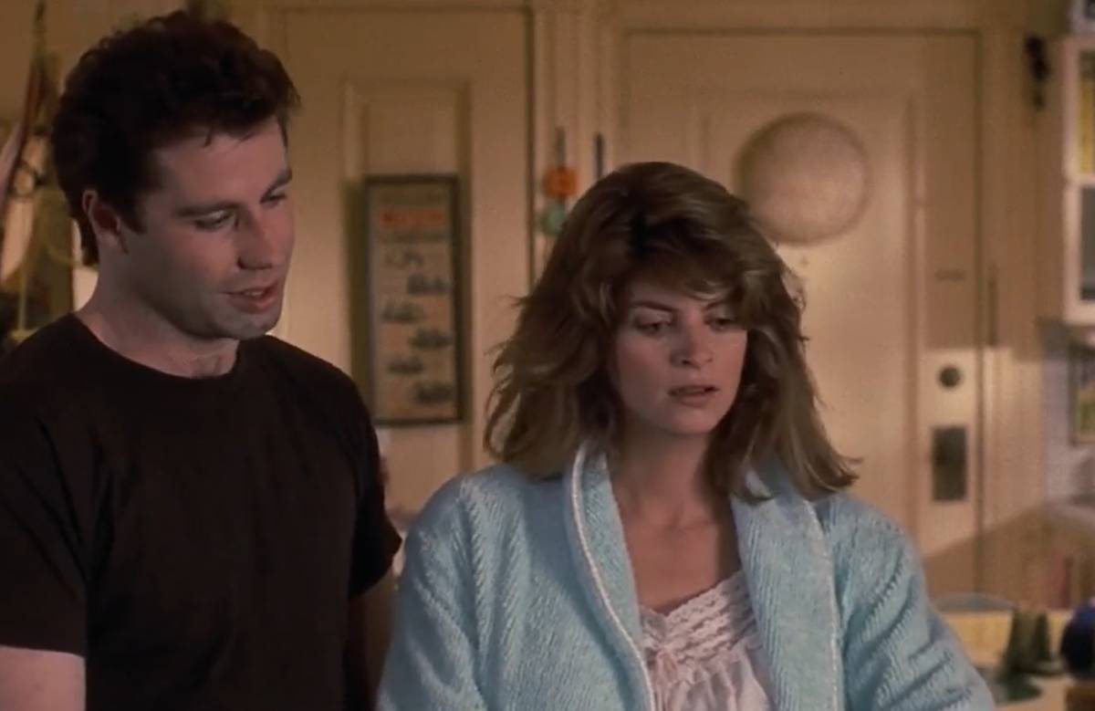 Una scena del film "Senti chi parla" con Kirstie Alley e John Travolta 