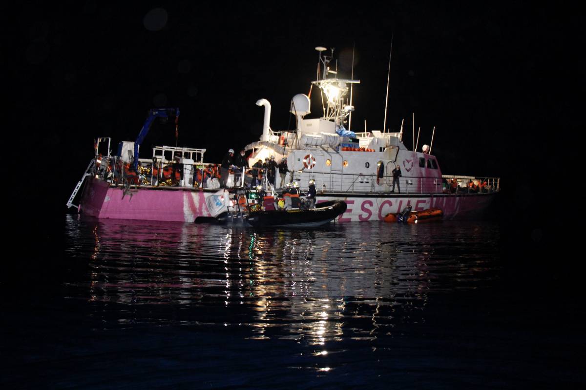 Oltre 500 migranti a bordo delle navi Ong che restano in mare