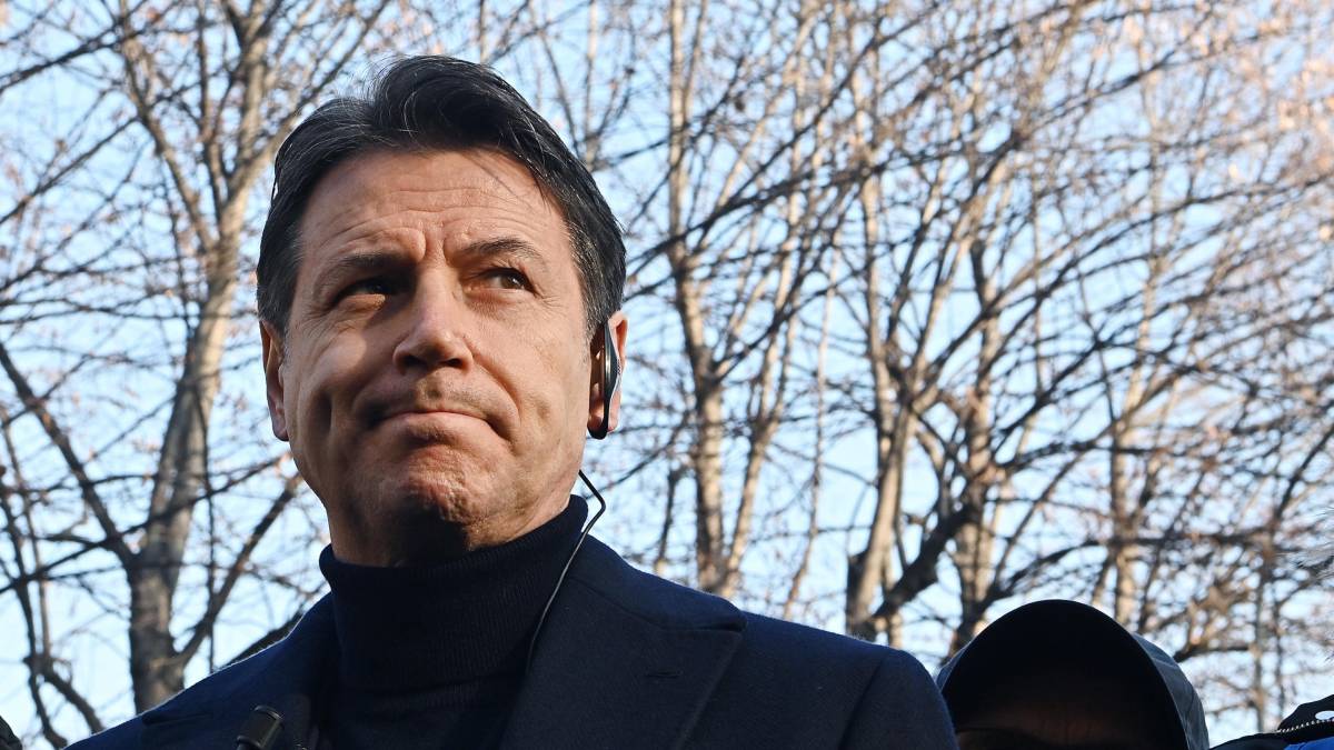 "Sì ad armi e sanzioni". Unità nazionale su Kiev ma Conte rompe il fronte