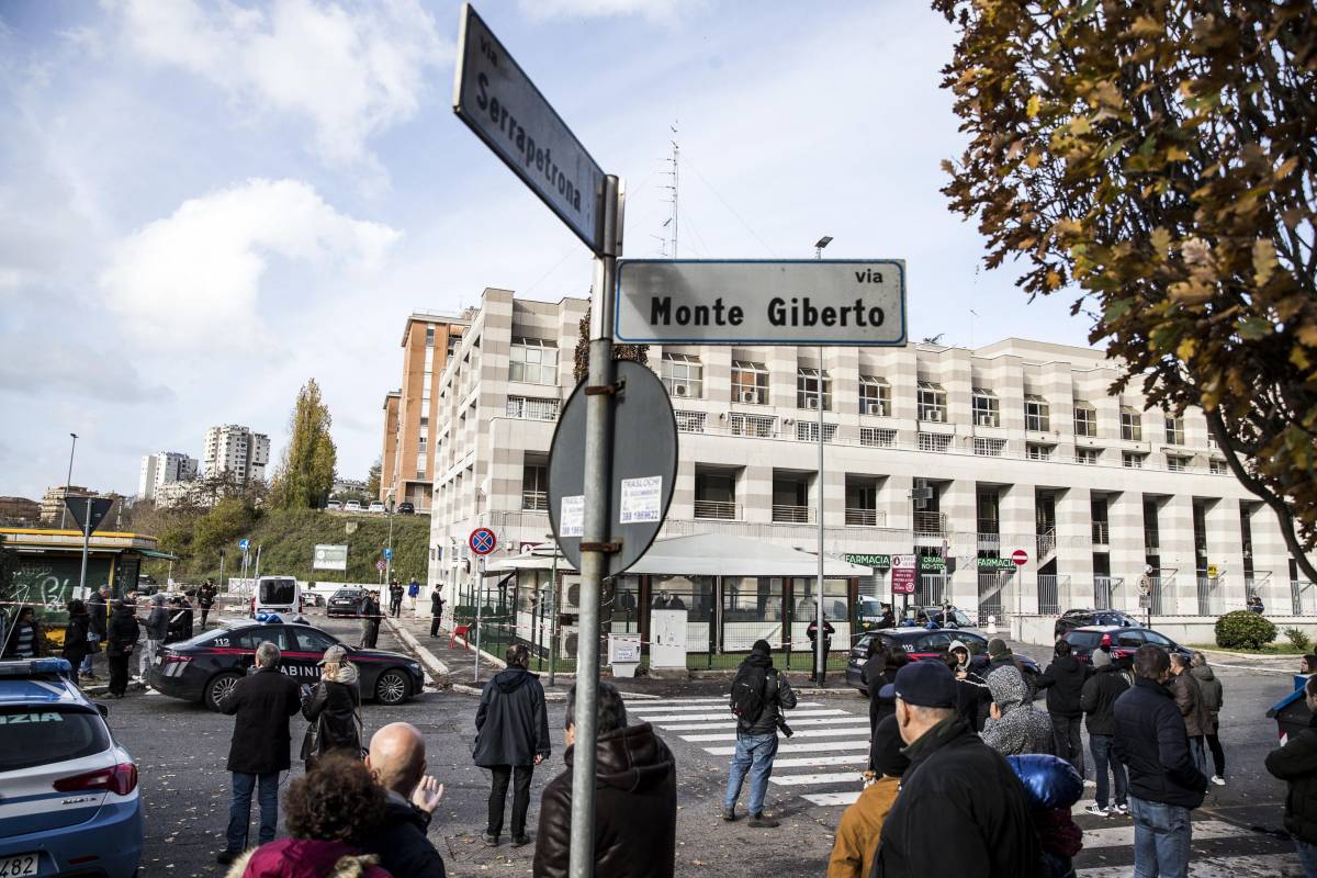 L'uomo che ha fermato il killer di Roma: "Ci dava dei mafiosi, così l'ho disarmato" 
