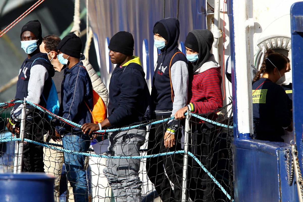 Migranti come ricatto e spionaggio: "Così Rabat mi chiese di andare in Italia"