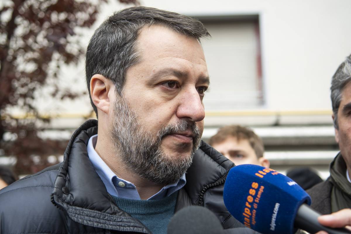 Il gesto di Salvini per ringraziare chi ha fatto arrestare i rapinatori del figlio