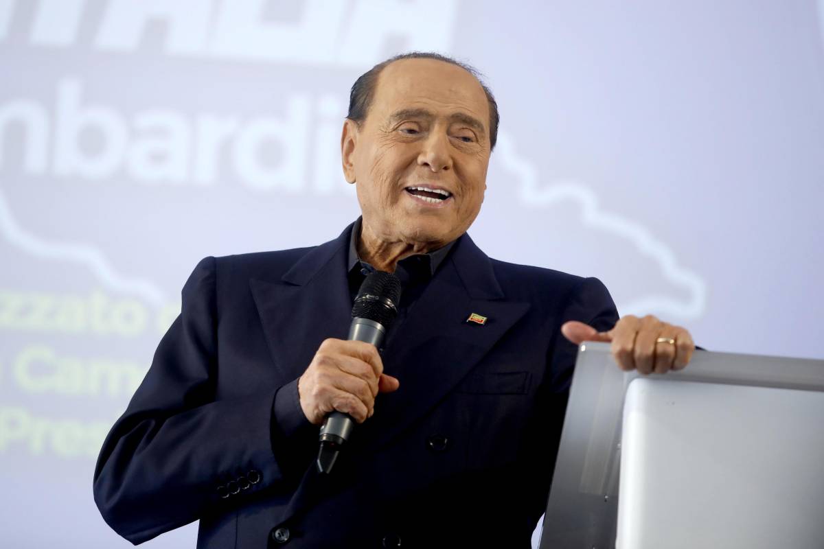 Berlusconi metta a frutto la crisi rossa