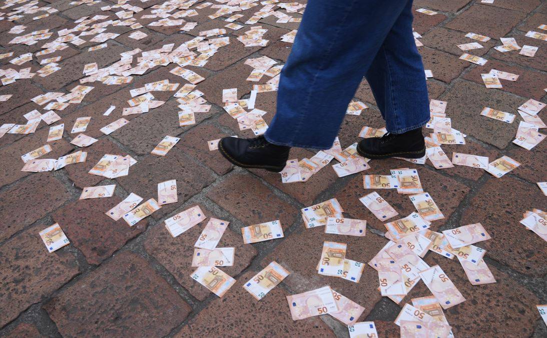 Pioggia di banconote in piazza Affari: cosa è successo?