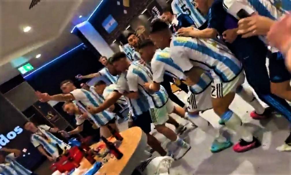 "Un minuto di silenzio...". Il coro choc dell'Argentina contro Mbappé