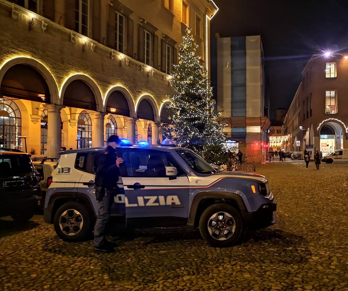 Una volante della polizia a Modena