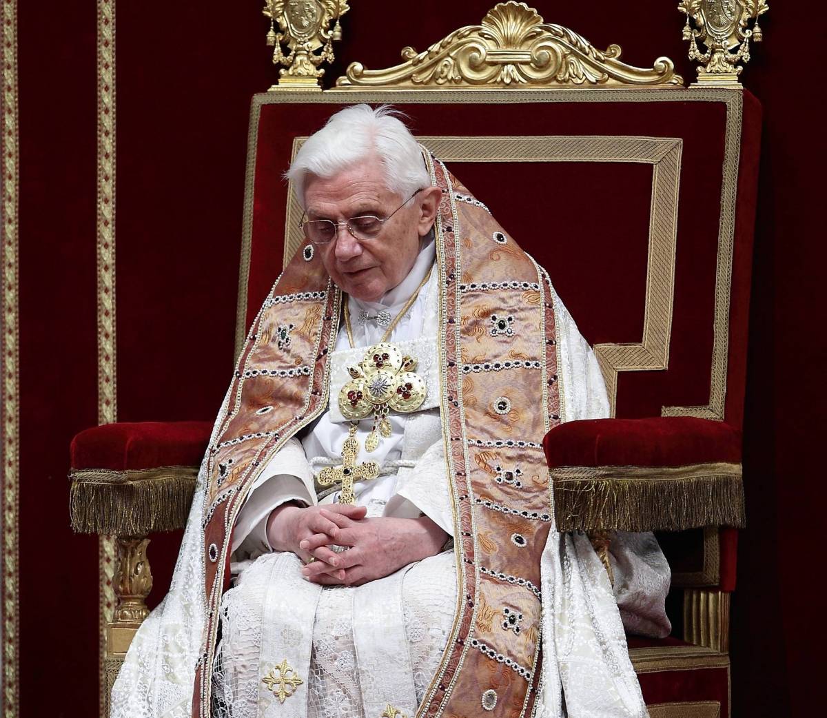Ratzinger processato da morto, Satana in vaticano e Crisanti: quindi ...