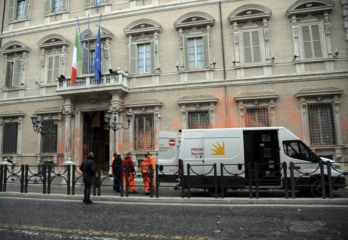 "Danneggiamento aggravato": tre ecovandali in manette per il raid al Senato