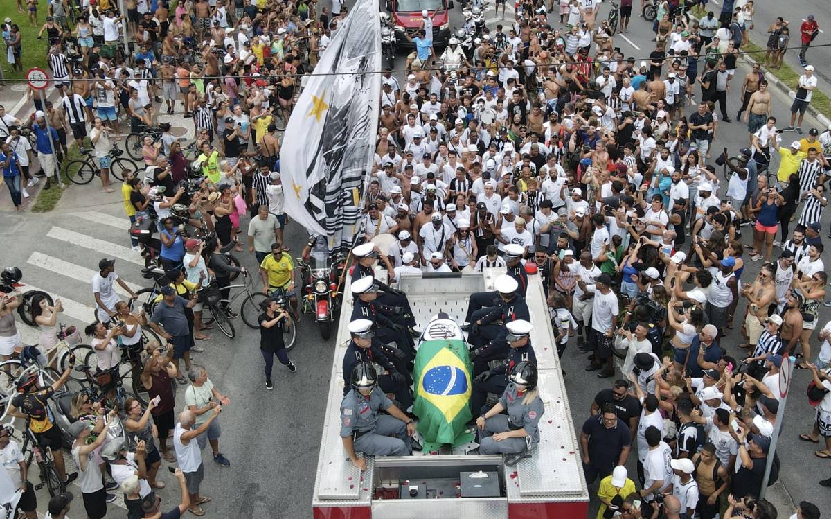 L'ultimo saluto a Pelè: così il Brasile dice addio a O'Rei
